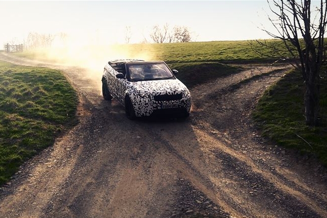 Завершились испытания нового Range Rover Evoque Convertible на бездорожье