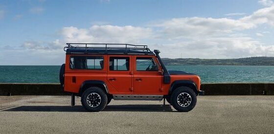 Появились снимки «растянутой» версии внедорожника Land Rover Defender