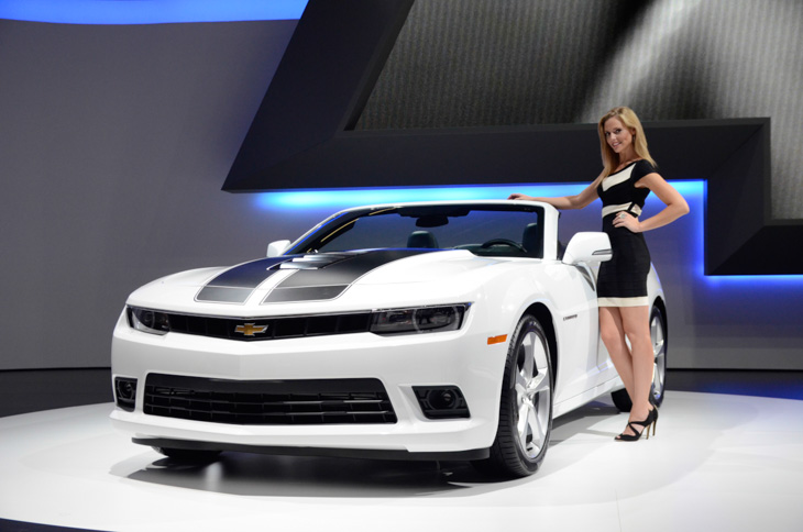 В Chevrolet серьезно обновили внешность купе и кабриолету Camaro