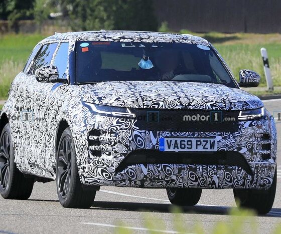 Появились фотографии длиннобазной версии Range Rover Evoque