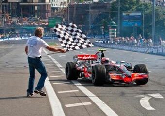 В центре Москвы состоялось гоночное шоу Moscow City Racing