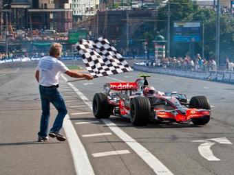 В центре Москвы состоялось гоночное шоу Moscow City Racing