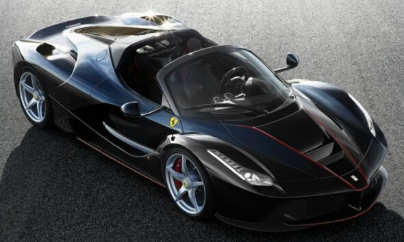 Американец подал в суд на Ferrari за отказ продать ему супергибрид