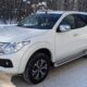 Миниатюрная девушка управляет пикапом FIAT Fullback