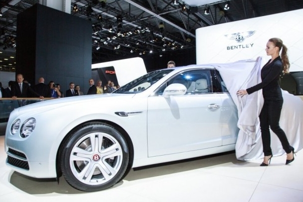 Bentley привезла в Россию Flying Spur V8