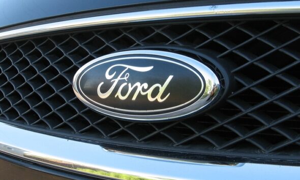 Германия и США заподозрили Ford в даче взяток российским таможенникам
