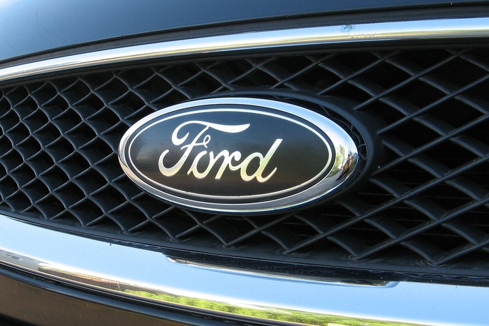 Германия и США заподозрили Ford в даче взяток российским таможенникам