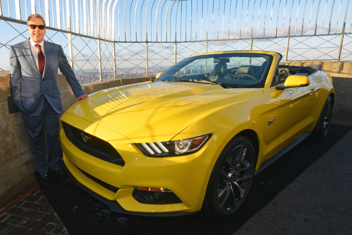 Ford и Empire State Building отмечают 50-летие Mustang демонстрацией автомобиля на высоте 300 метров