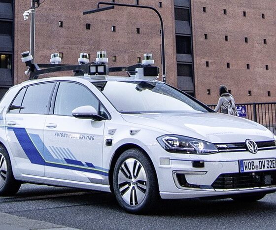 Volkswagen начал испытания высокоавтоматизированного управления 4-го уровня в реальных городских условиях