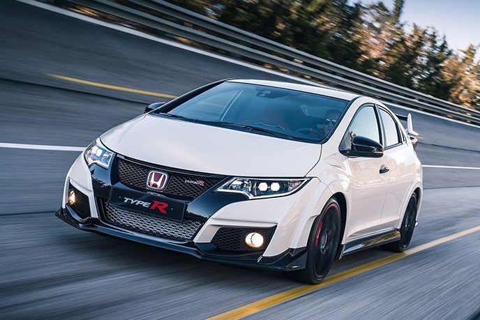 Honda Civic Type R примерил новый «костюм»