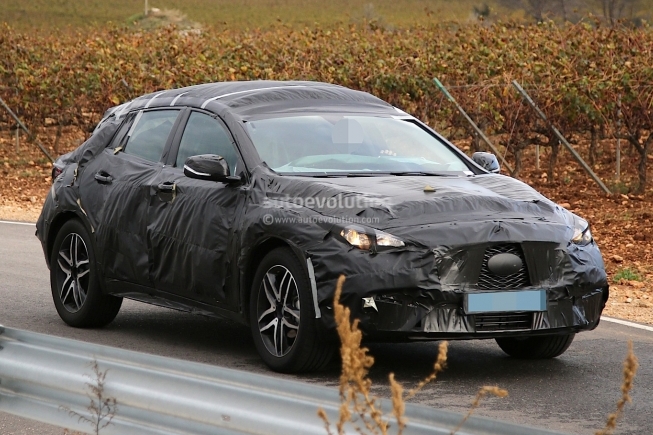 Infiniti вывела на тесты компактный кроссовер QX30
