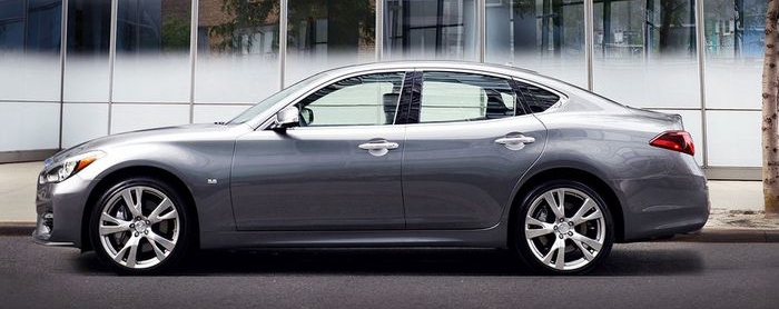 Infiniti Q70 готовится к парижской премьере