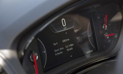 Флагман Opel замечен без камуфляжа