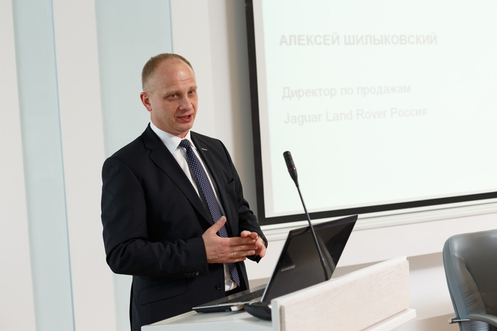 Jaguar Land Rover удалось удержать позиции в премиум-сегменте