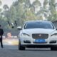 Попробуй догони! Jaguar XJ уходит от преследования дрона