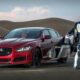 Экстремал с реактивным ранцем обогнал Jaguar