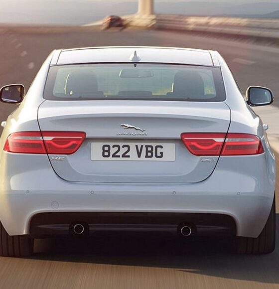Среди новых вариантов Jaguar XE появятся умеренные гибриды