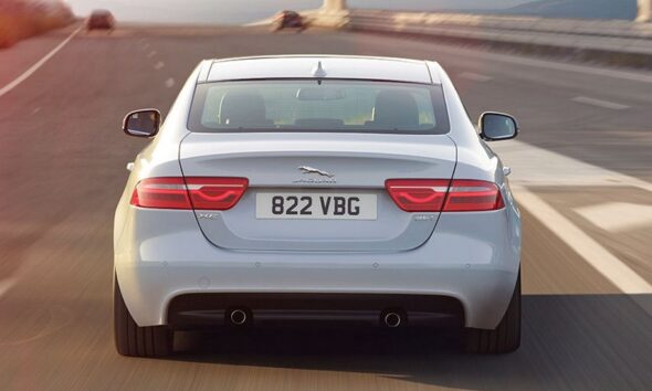 Среди новых вариантов Jaguar XE появятся умеренные гибриды