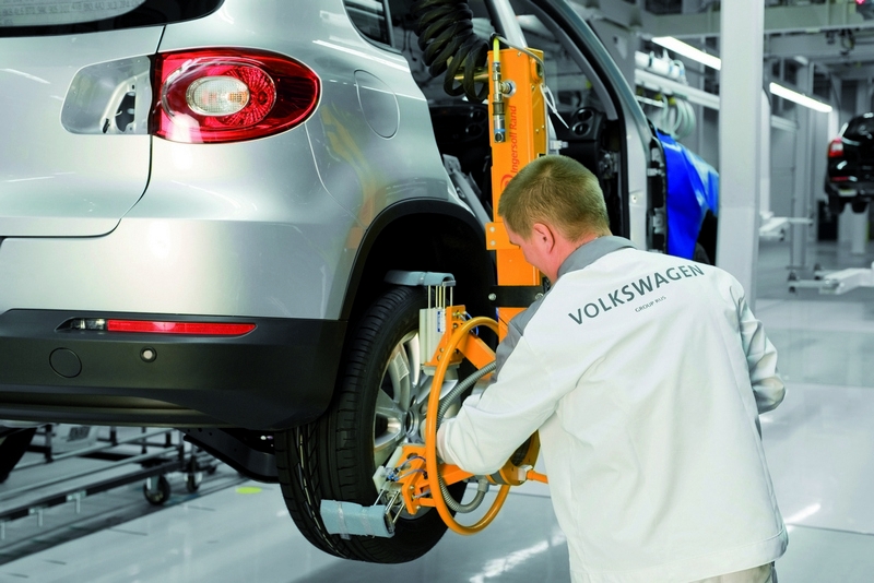 Volkswagen и Ford сокращают производство в России