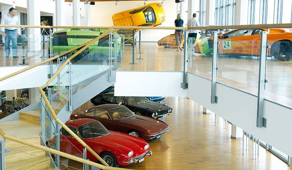 В музей Lamborghini теперь можно заглянуть по Сети