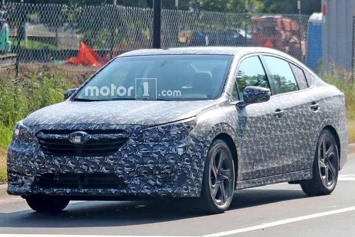 Модернизированный Subaru Legacy тестируют возле Детройта