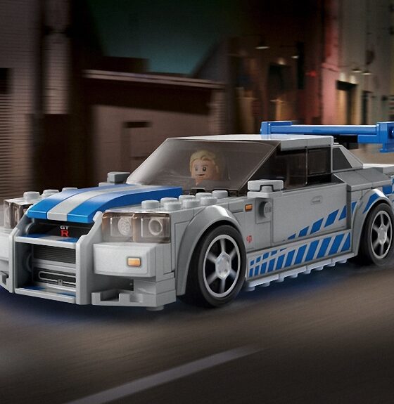 Nissan GT-R и фигурка Брайана О'Коннера в Lego