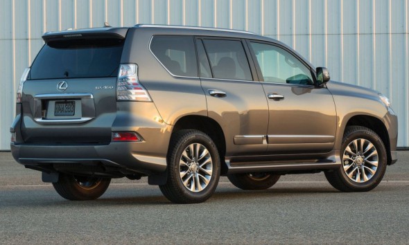 Lexus работает над серийными LF-CC и LF-NX
