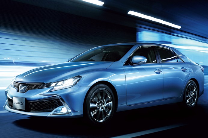 Седан Toyota Mark X научился реагировать на пешеходов