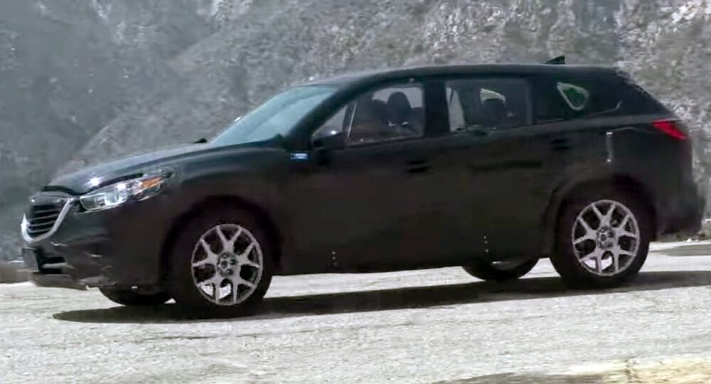 Кроссовер Mazda CX-9 был замечен практически без маскировки