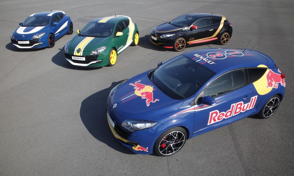 RENAULT ПРЕДСТАВИЛА "ФОРМУЛЬНЫЕ" MEGANE