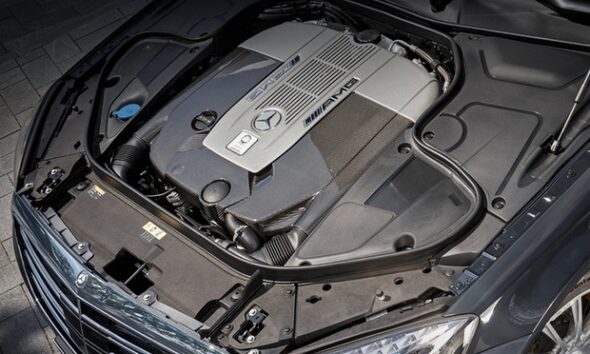 Mercedes подружит двигатель V12 с полным приводом