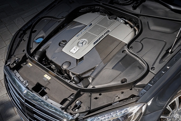 Mercedes подружит двигатель V12 с полным приводом