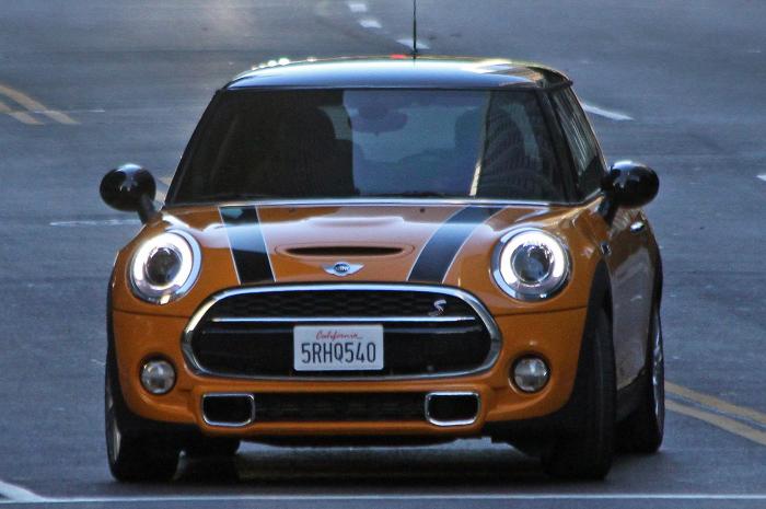 Новый Mini Cooper попал в объективы