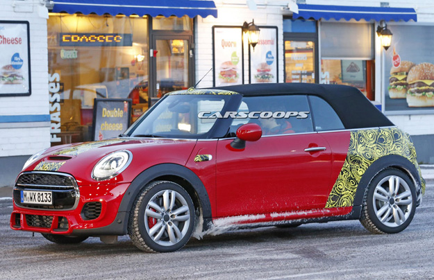 Самый мощный открытый MINI заметили на дорогах