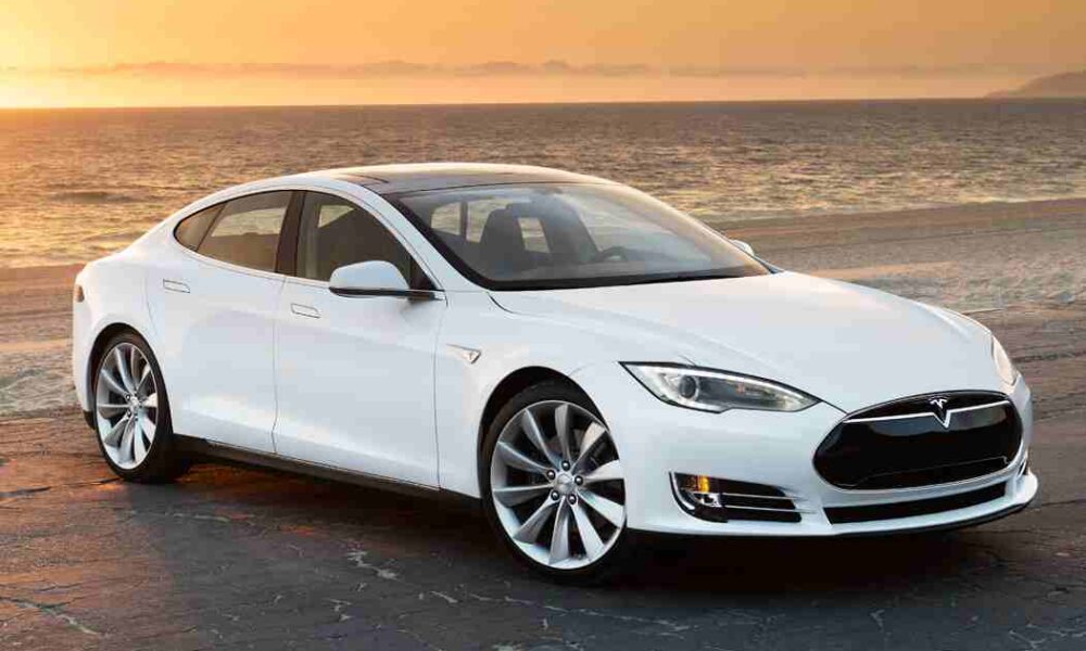 Китайские специалисты взломали Tesla Model S