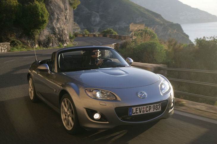 Mazda MX-5 - лучший спортивный автомобиль в Великобритании