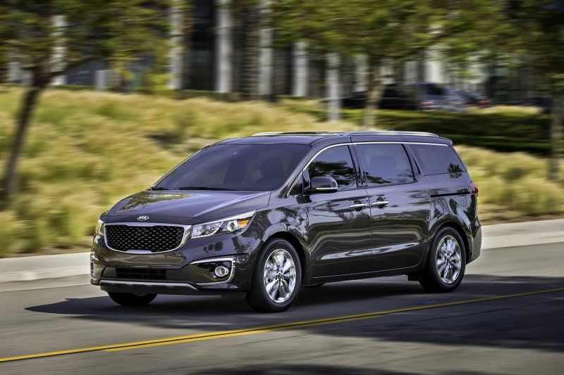 Минивэн Kia Sedona станет еще вместительнее