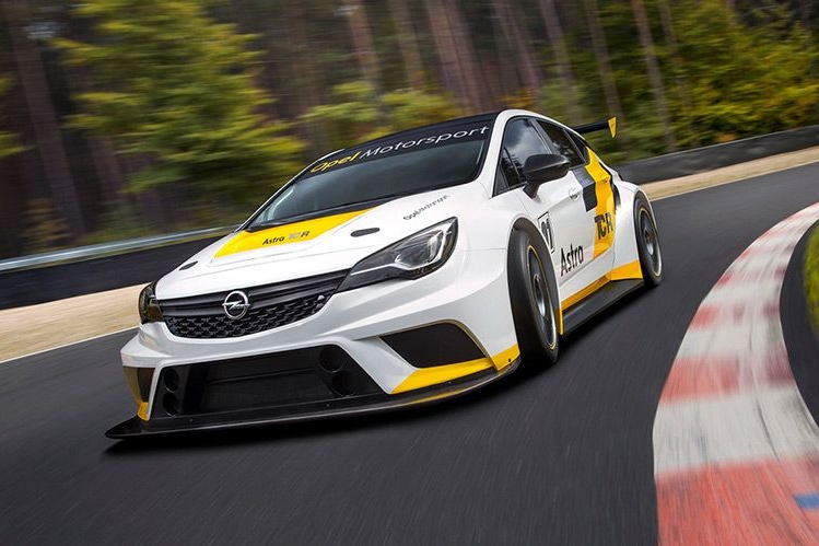 Opel показал трековую версию модели Astra