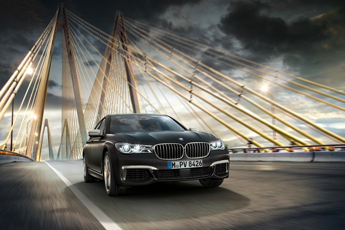 BMW 7 – лучший автомобиль класса люкс 2016
