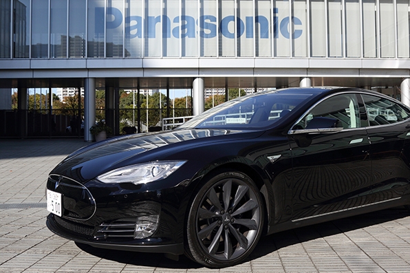 Panasonic поможет Tesla построить новый завод