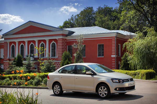 Volkswagen Polo седан обновится осенью