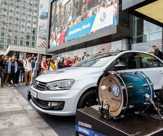 В центре Минска прошел необычный pop-up-концерт: на барабанах сыграл Polo Drive!