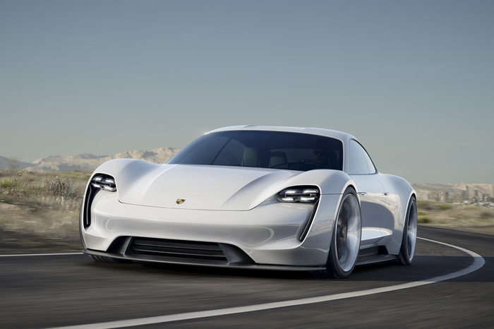Porsche потратит миллиард долларов на электрический суперкар