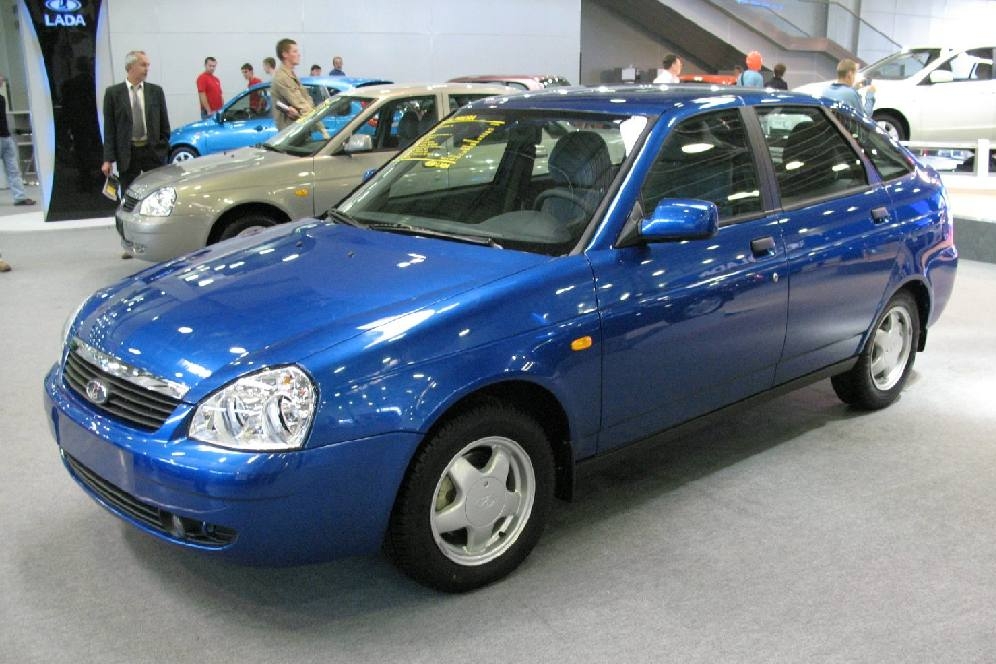 "АвтоВАЗ" запустил серийное производство Lada Priora с "роботом"