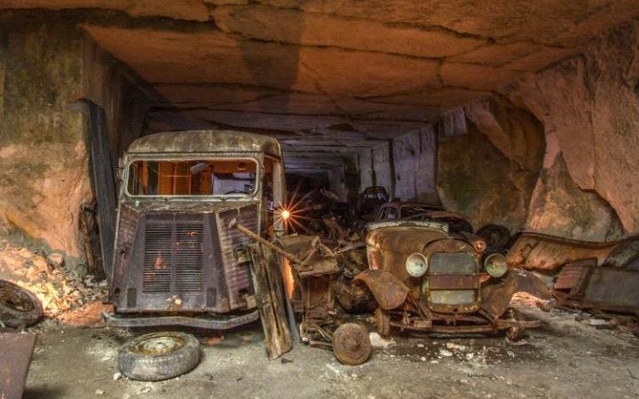 Раритетные авто прятали в каменоломне