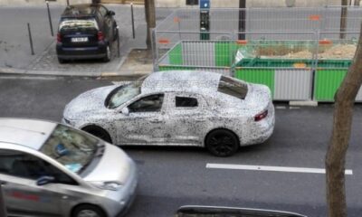 Преемник Renault Laguna замечен фотошпионами в Париже