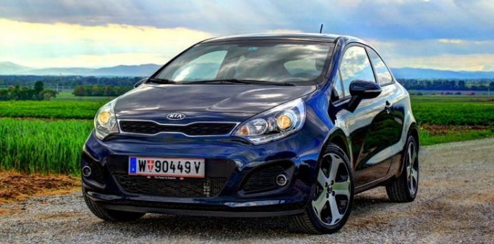 Kia Rio сдвинул Lada Granta с позиции самого популярного автомобиля