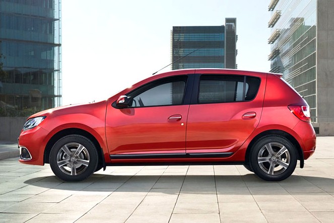 Renault Sandero: новый городской хэтчбек по специальной цене 17 000 рублей!