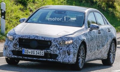 Небольшой седан Mercedes-Benz замечен во время тестов