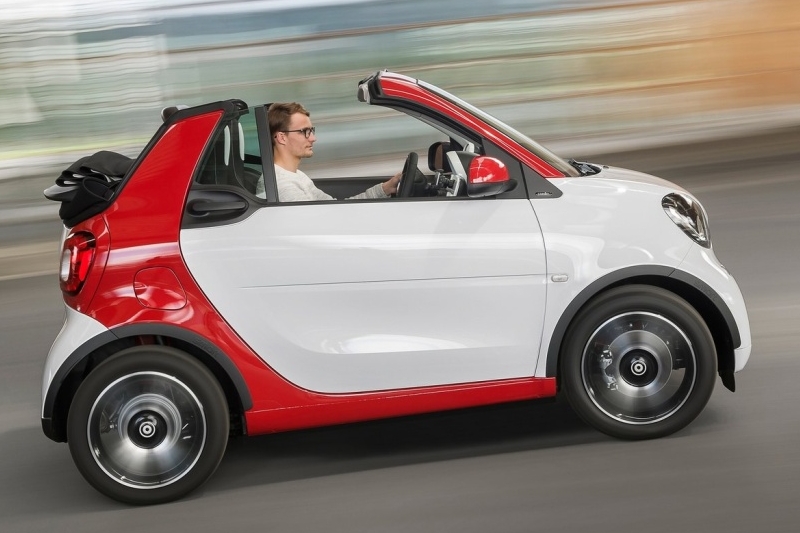 Новый Smart Fortwo Cabrio сможет сложить крышу за 12 секунд